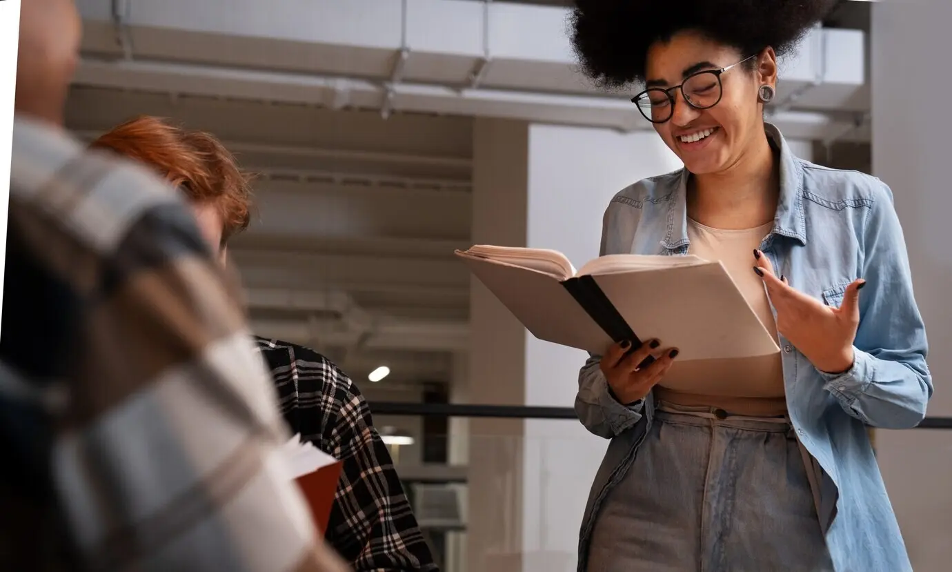 Authentische Szene eines Buchclubs